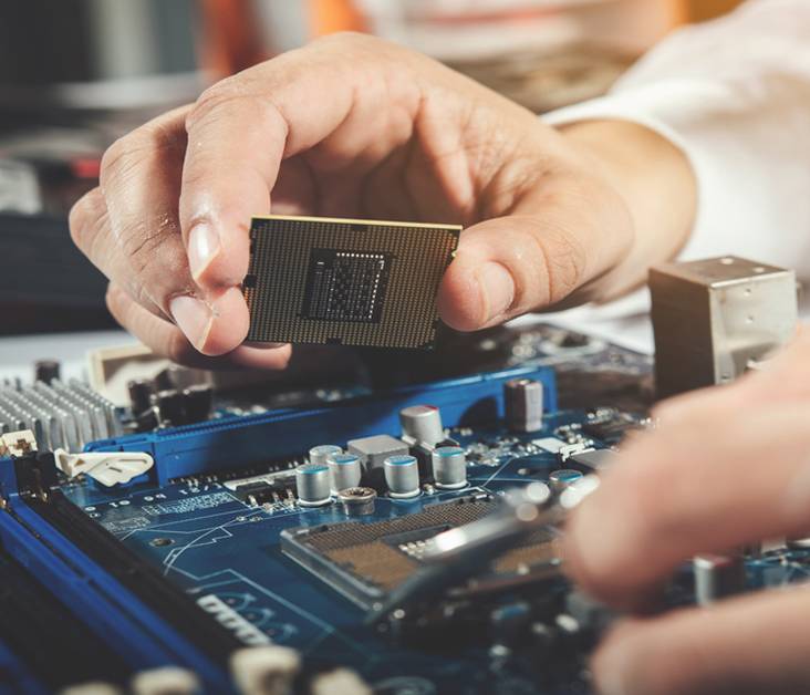 The top 5 reasons to pursue a degree in electrical and electronics engineering and their future.